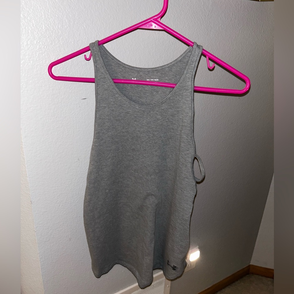 UNDERARMOUR TANK TOP